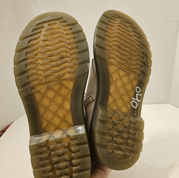 Dr. Martens Women's Beige Boots - Picture 4 of 5